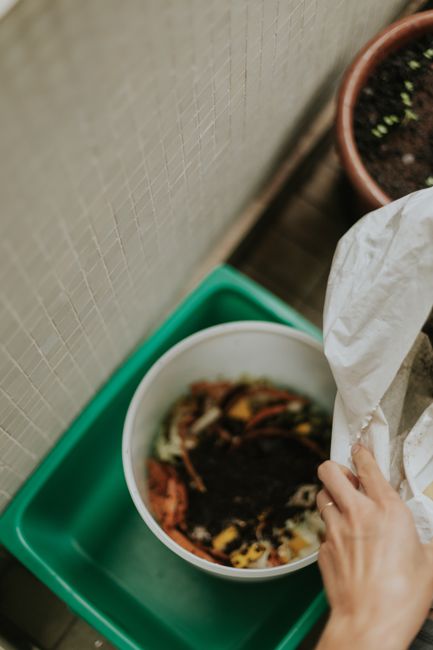 Best Compost Tumbler for Small Balcony: Top Compact Picks for 2024